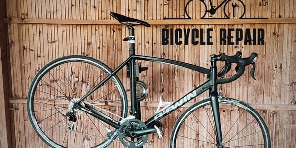 Un vélo de course exposé